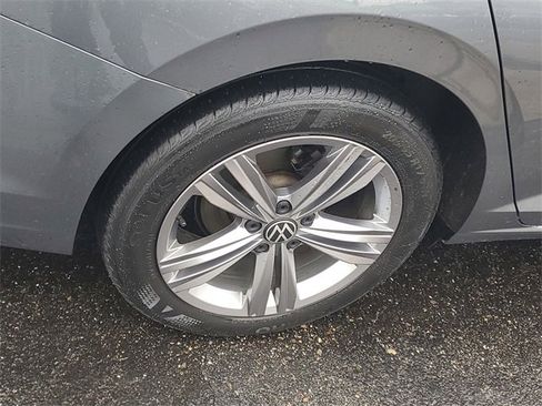 Used 2023 Volkswagen Jetta SE image 5