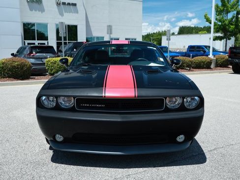 Used 2014 Dodge Challenger SXT RWD image 2