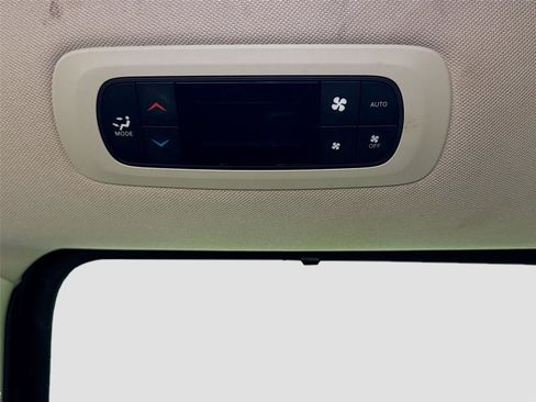 Used 2023 Chrysler Pacifica Touring-L image 24