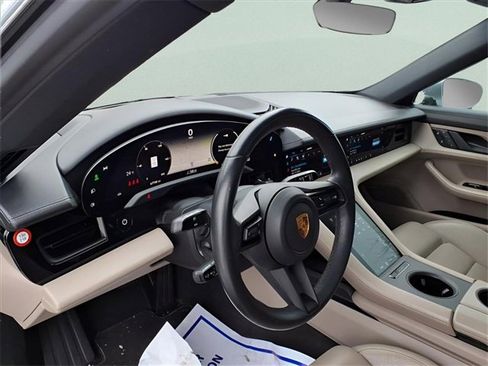 Used 2022 Porsche Taycan image 12