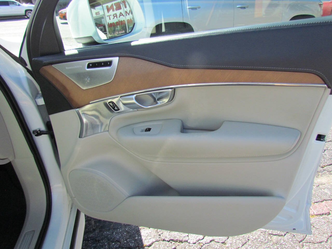 Used 2017 Volvo XC90 T6 Inscription w/ Vision Package AWD/4WD image 21