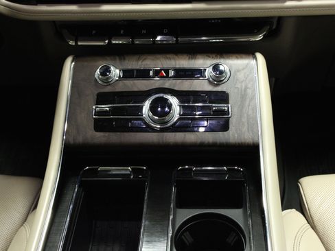 Used 2020 Lincoln Aviator Reserve w/ Equipment Group 202A image 22