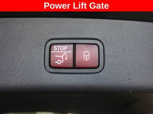 Used 2024 Mercedes-Benz GLC 300 4MATIC image 17