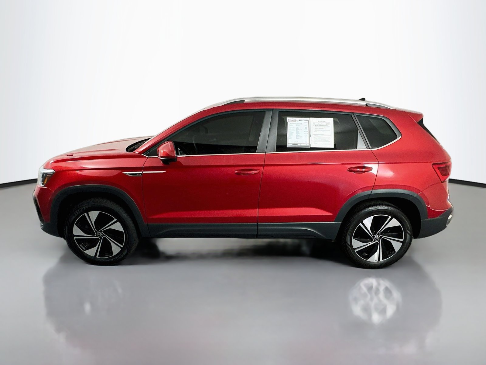 Used 2023 Volkswagen Taos SE w/ Panoramic Sunroof Package AWD/4WD image 4