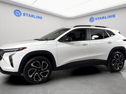 Certified 2025 Chevrolet Trax RS w/ Driver Confidence Package image 2