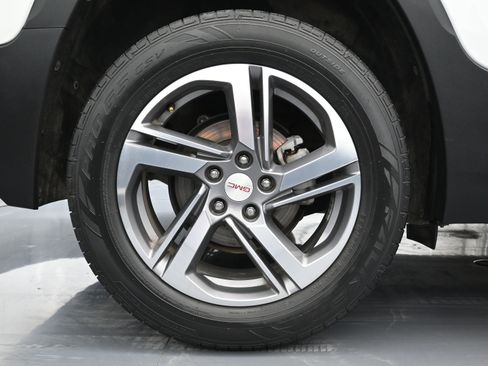 Used 2020 GMC Terrain SLT image 17