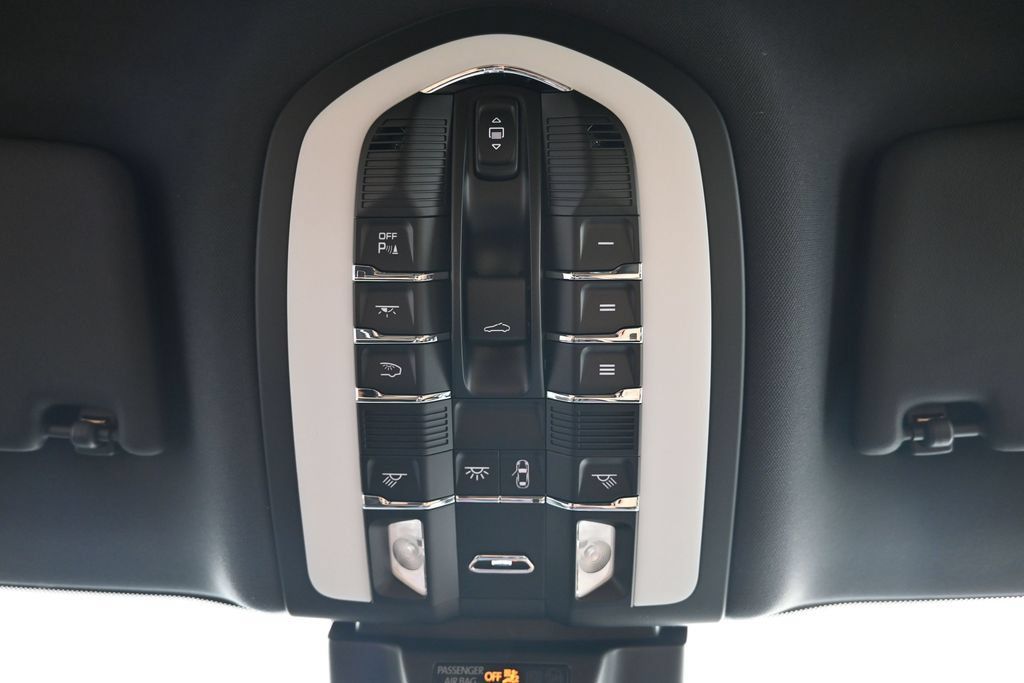Used 2026 Porsche Macan AWD/4WD image 21