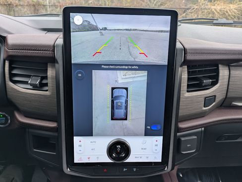 Used 2022 Ford Expedition Limited image 15