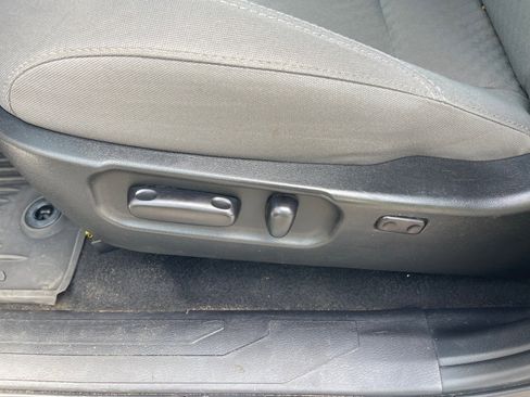 Used 2023 Toyota Tacoma SR5 AWD/4WD image 9