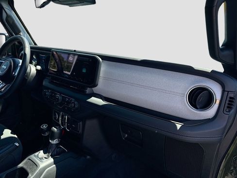 Used 2024 Jeep Wrangler Unlimited Sahara AWD/4WD image 31