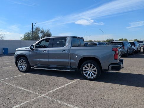 Used 2021 Chevrolet Silverado 1500 High Country w/ Technology Package image 3
