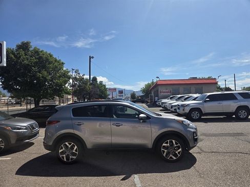 Used 2022 Kia Sportage EX AWD/4WD image 3