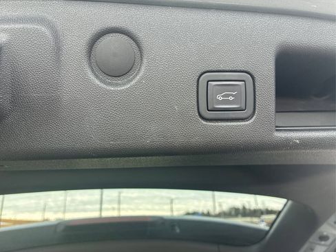 Used 2023 Chevrolet Equinox LT image 24