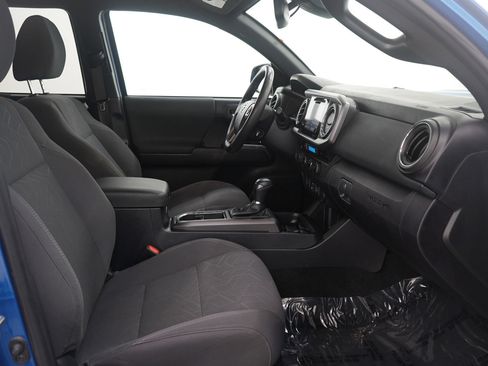 Used 2018 Toyota Tacoma TRD Sport image 14
