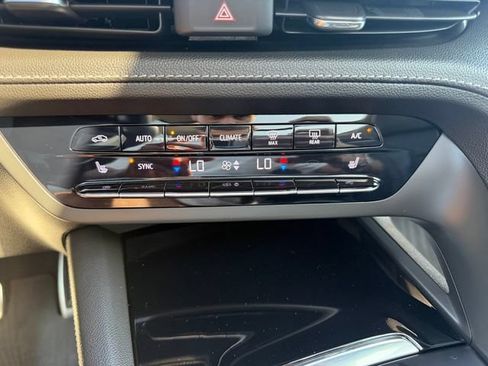 Used 2023 Buick Envision Essence w/ Sport Touring Package AWD/4WD image 28