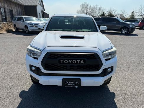 Used 2016 Toyota Tacoma TRD Sport w/ Towing Package image 11