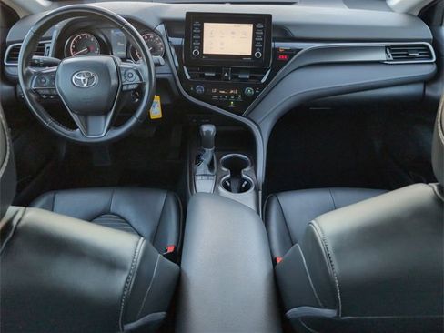 Used 2024 Toyota Camry SE image 18