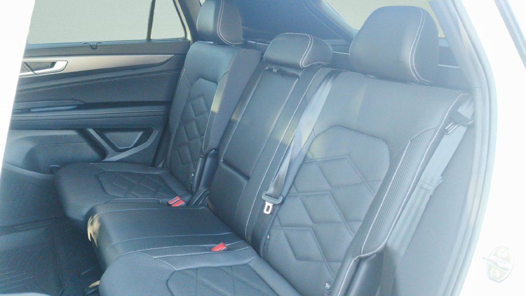 Used 2024 Volkswagen Atlas Cross Sport SE w/ Panoramic Sunroof Package FWD image 29