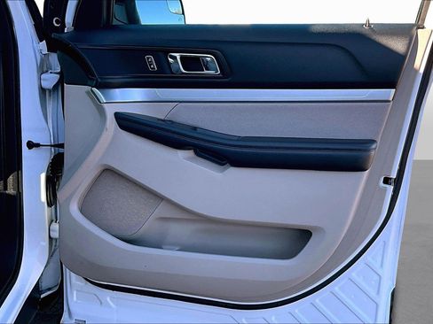 Used 2018 Ford Explorer Base image 17