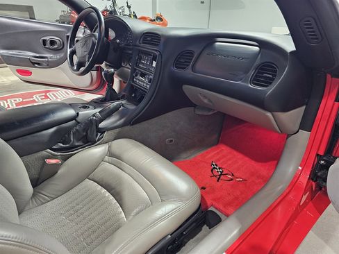 Used 1997 Chevrolet Corvette Coupe w/ Memory Pkg image 22