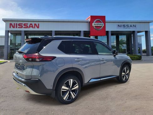 Used 2023 Nissan Rogue Platinum w/ Platinum Premium Package FWD image 2