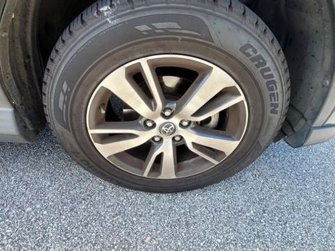Used 2018 Toyota RAV4 XLE FWD image 2
