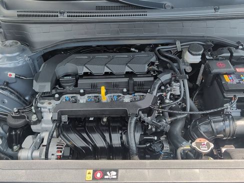 Used 2025 Hyundai Venue Limited FWD image 16