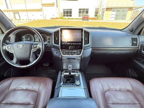 Used 2017 Toyota Land Cruiser image 22