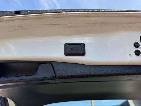 Used 2019 Toyota RAV4 Limited w/ Advanced Technology Package image 18