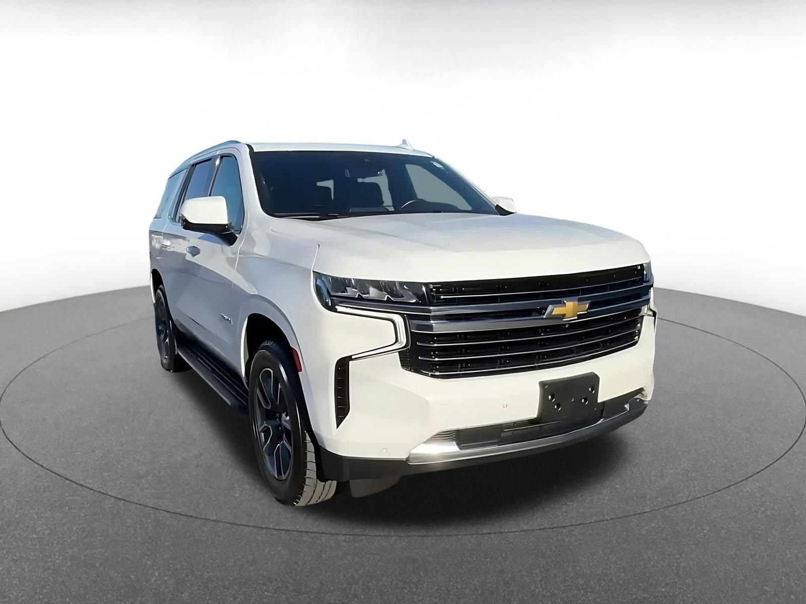 Used 2024 Chevrolet Tahoe LT w/ Luxury Package RWD image 3