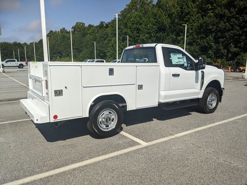 New 2025 Ford F250 XL w/ XL Chrome Package image 3