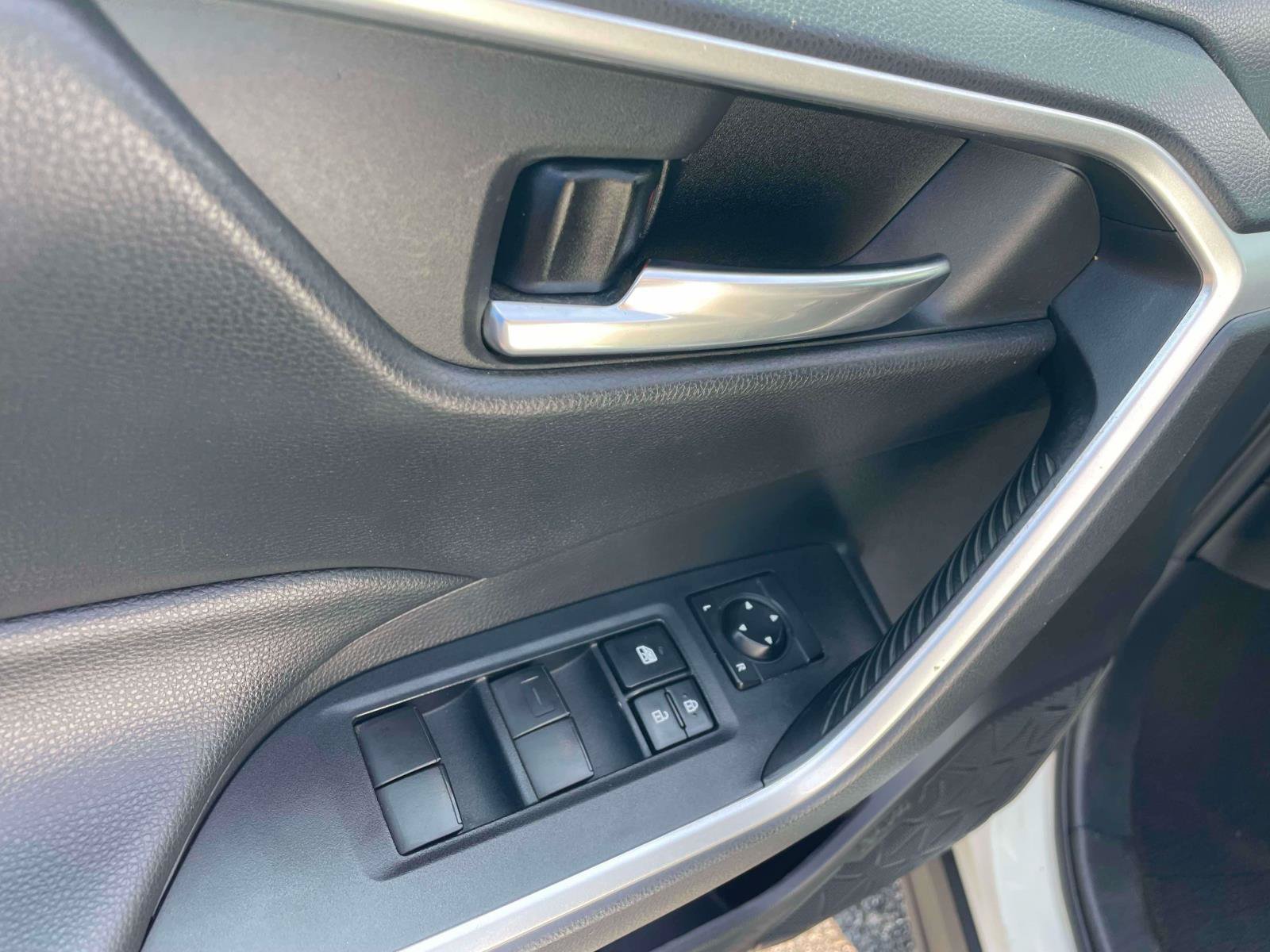 Used 2021 Toyota RAV4 XLE AWD/4WD image 10