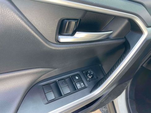 Used 2021 Toyota RAV4 XLE AWD/4WD image 10