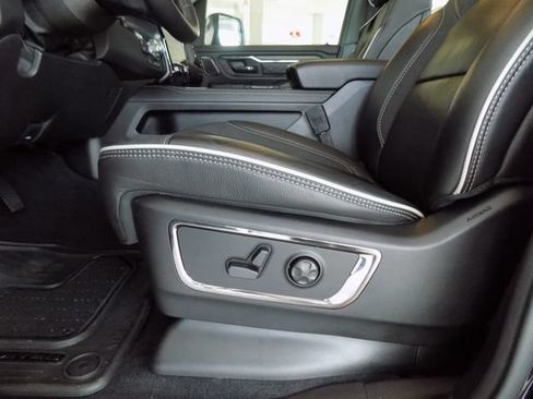 Used 2025 RAM 1500 Limited AWD/4WD image 32