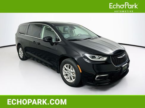 Used 2024 Chrysler Pacifica Touring-L FWD image 1