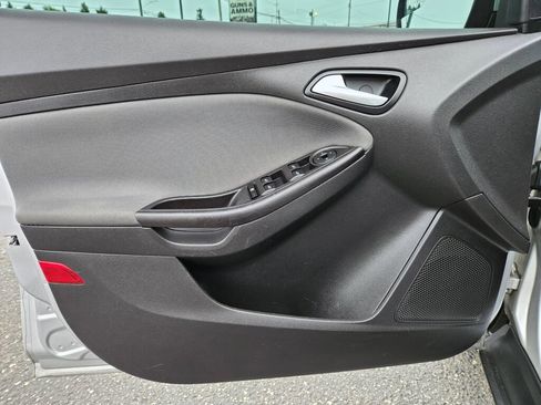 Used 2013 Ford Focus SE FWD image 19