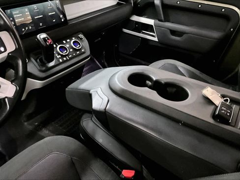 Used 2021 Land Rover Defender 90 First Edition image 19