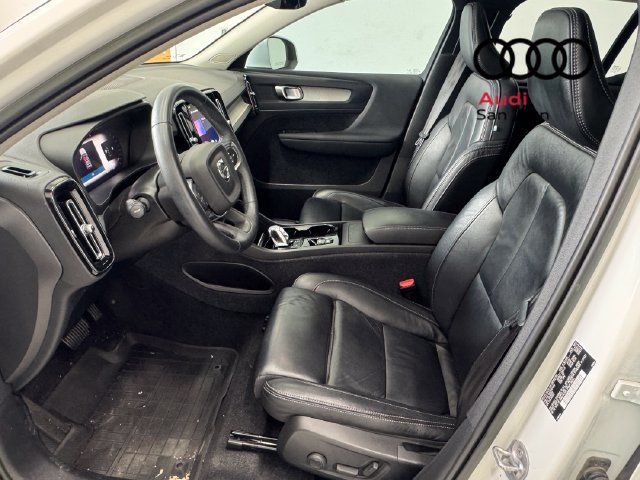 Used 2023 Volvo XC40 B5 Plus w/ Driver Assist Package AWD/4WD image 23