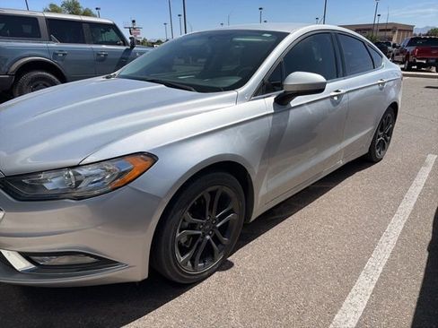 Used 2018 Ford Fusion SE w/ Equipment Group 201A FWD image 3