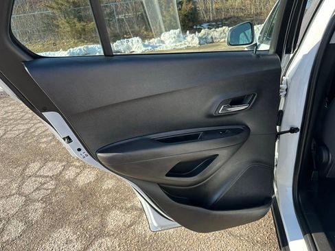 Used 2018 Chevrolet Trax LS image 19