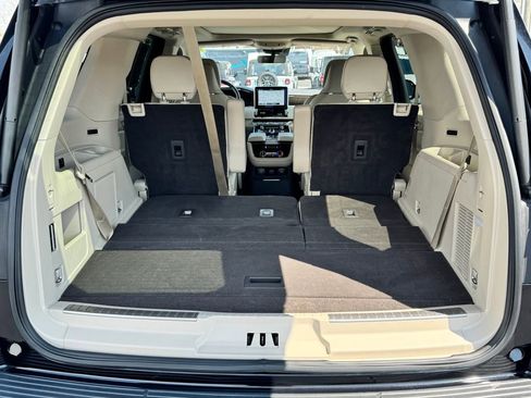 Used 2021 Lincoln Navigator Reserve w/ Luxury Package AWD/4WD image 21