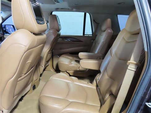 Used 2016 Cadillac Escalade Platinum AWD/4WD image 30