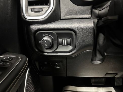 Used 2022 RAM 1500 Laramie AWD/4WD image 17