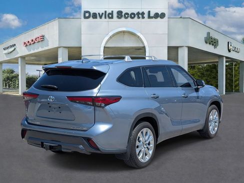 Used 2023 Toyota Highlander Limited AWD/4WD image 6
