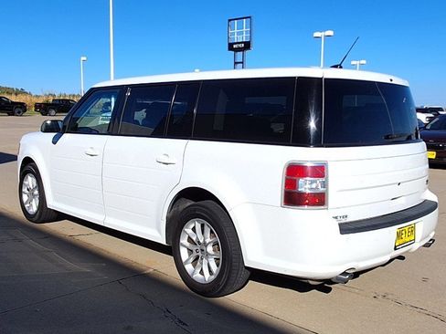 Used 2018 Ford Flex SE image 6