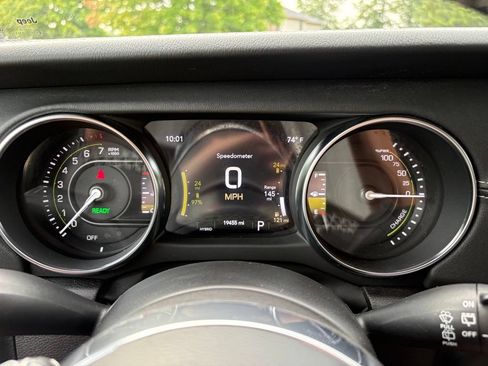 Used 2023 Jeep Wrangler Unlimited Sahara w/ Cold Weather Group AWD/4WD image 20