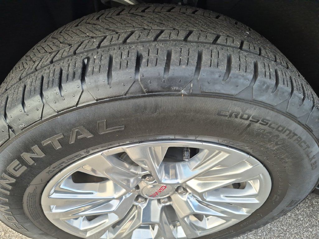 Used 2026 GMC Yukon XL Denali AWD/4WD image 9