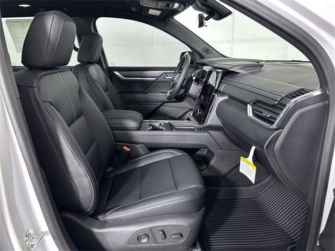 New 2026 GMC Acadia Elevation image 29