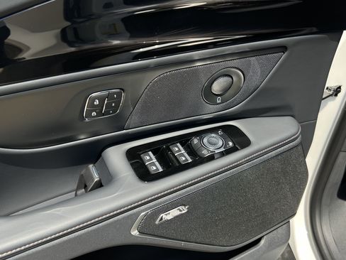 New 2025 Lincoln Nautilus Premier w/ Equipment Group 102A image 26