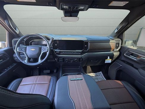 Used 2025 Chevrolet Silverado 2500 High Country w/ High Country Premium Package AWD/4WD image 10